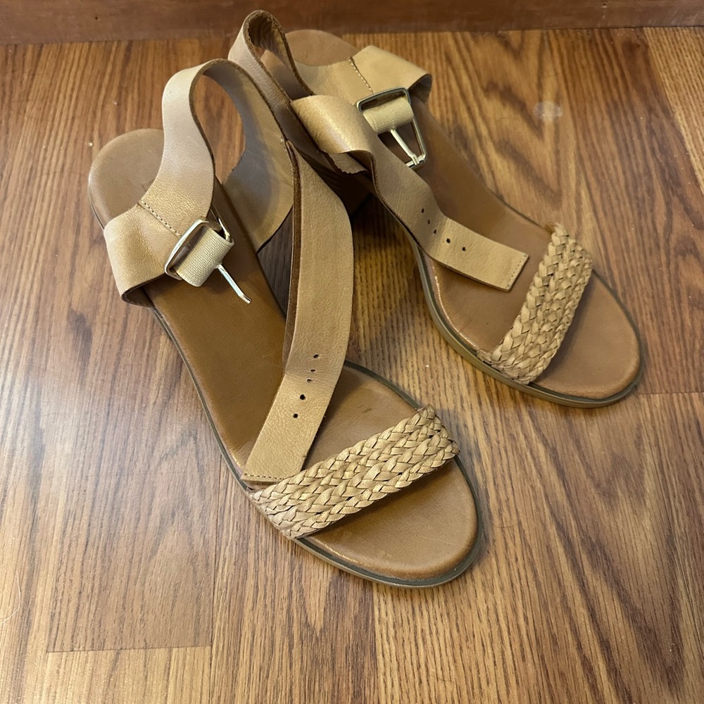 Women's Tan Sandals